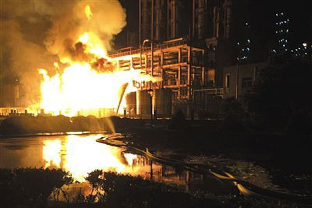 南京化工廠爆炸起火