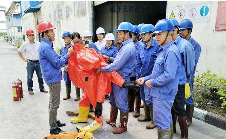 企業(yè)對(duì)員工進(jìn)行勞保用品穿戴培訓(xùn)